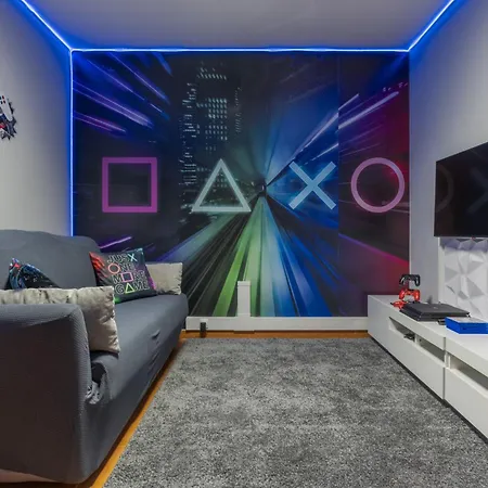 3b Heated Pool Barbecue Games *