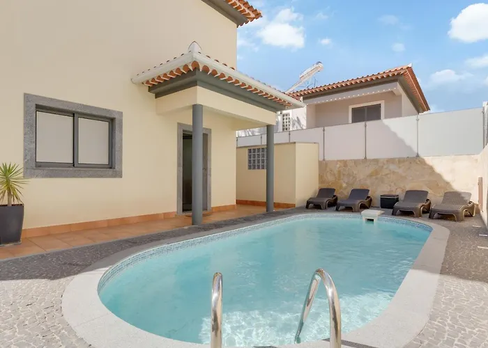 3b Heated Pool Barbecue Games *