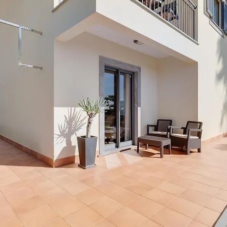 Casa Amarela With Heated Pool & Games Area Apartment